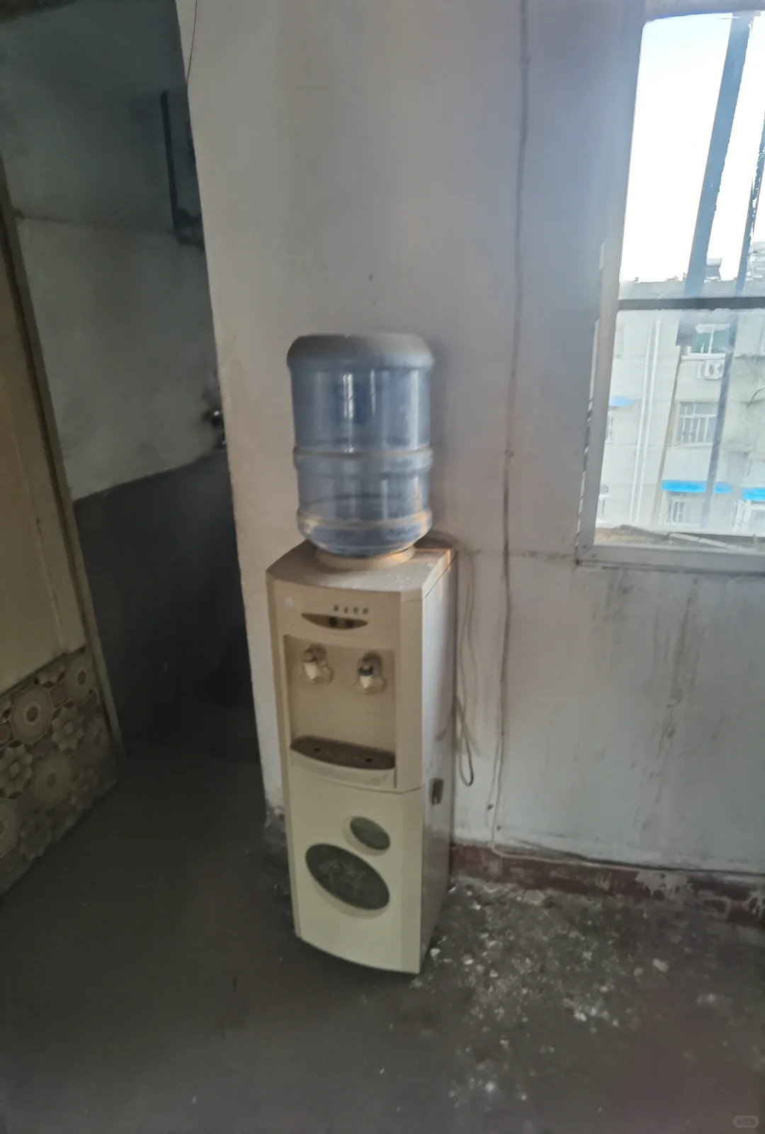 在市中心花10万买了一套老破小