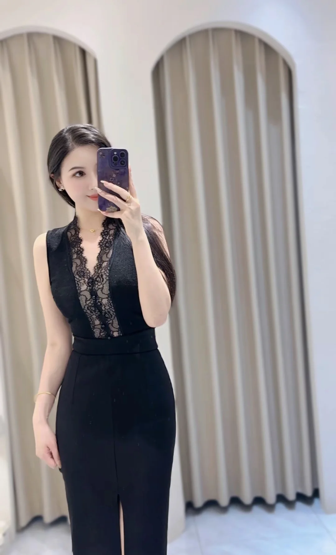 少妇的快乐很简单，赚钱干饭这件衣服真好看