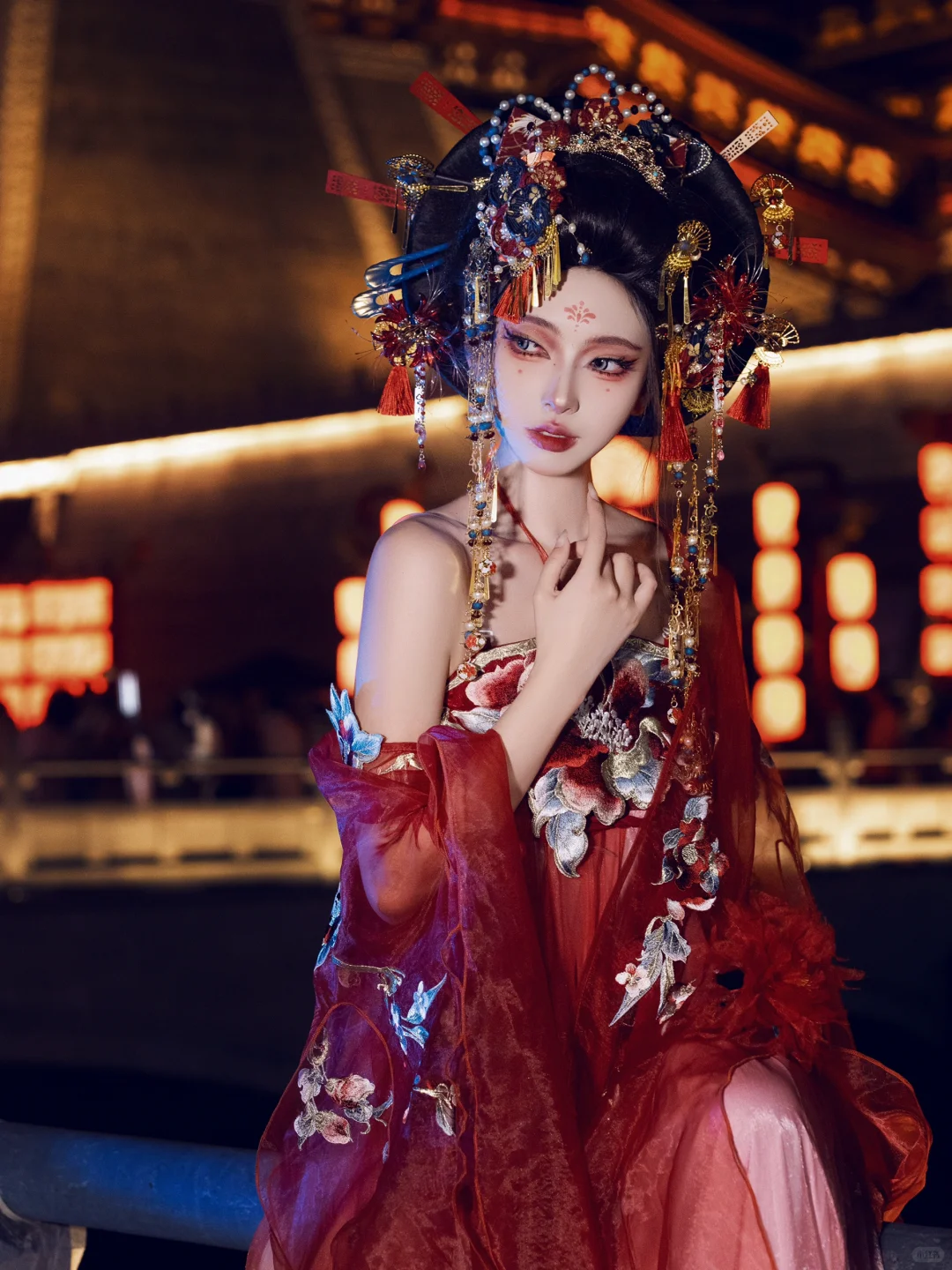 他说，红色最衬我｜洛阳花魁