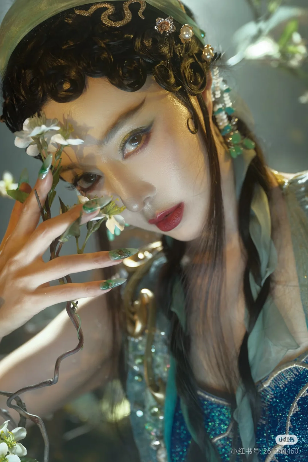 美疯了，阴湿妖艳的青蛇浮出水面!