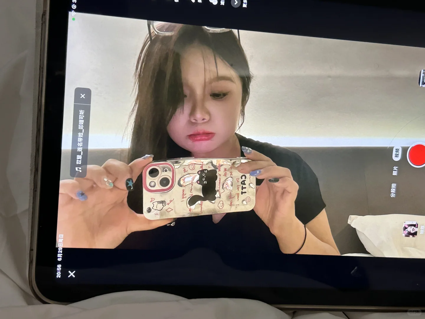 在酒店等老公下班孤独的少妇