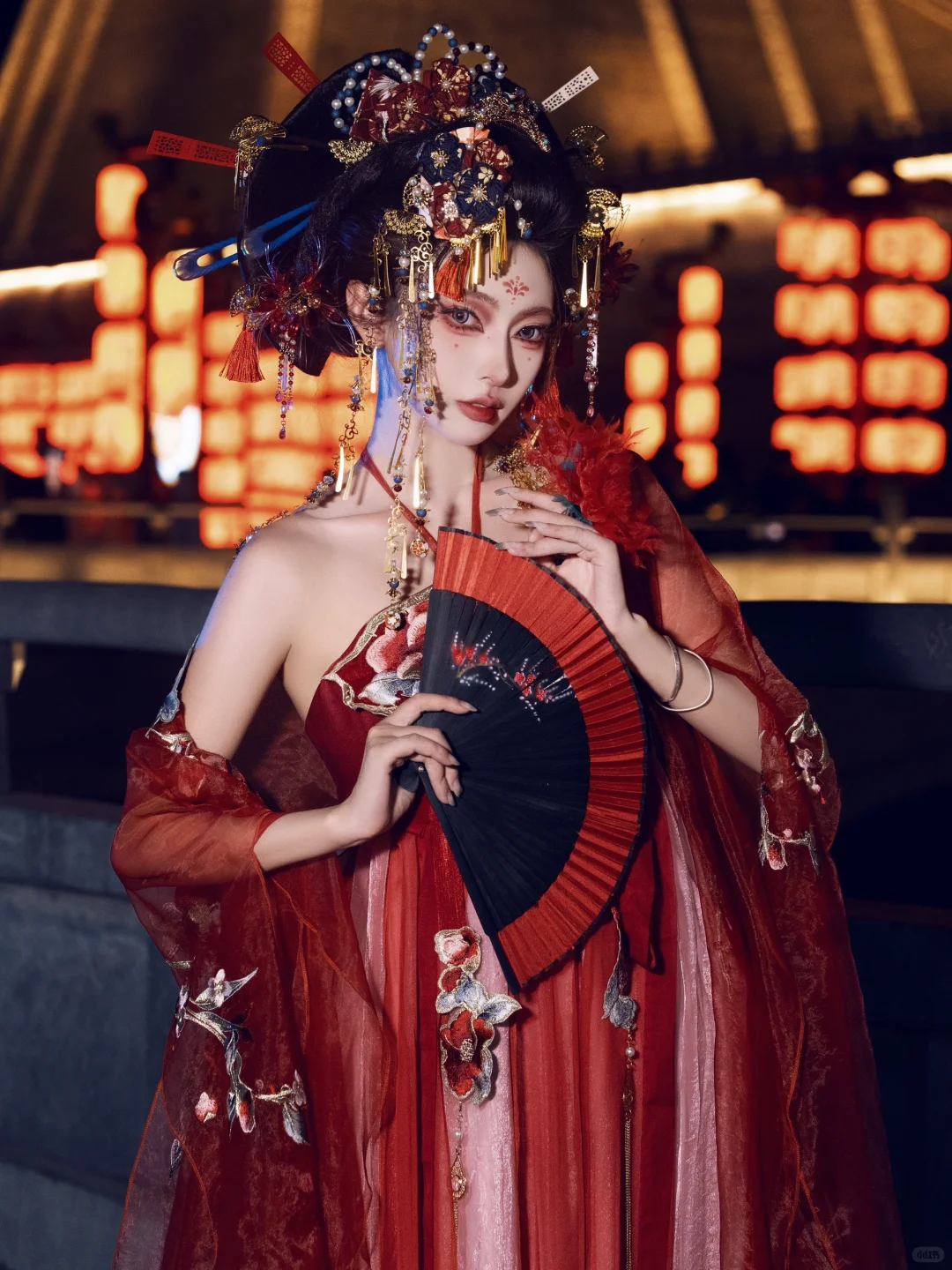他说，红色最衬我｜洛阳花魁