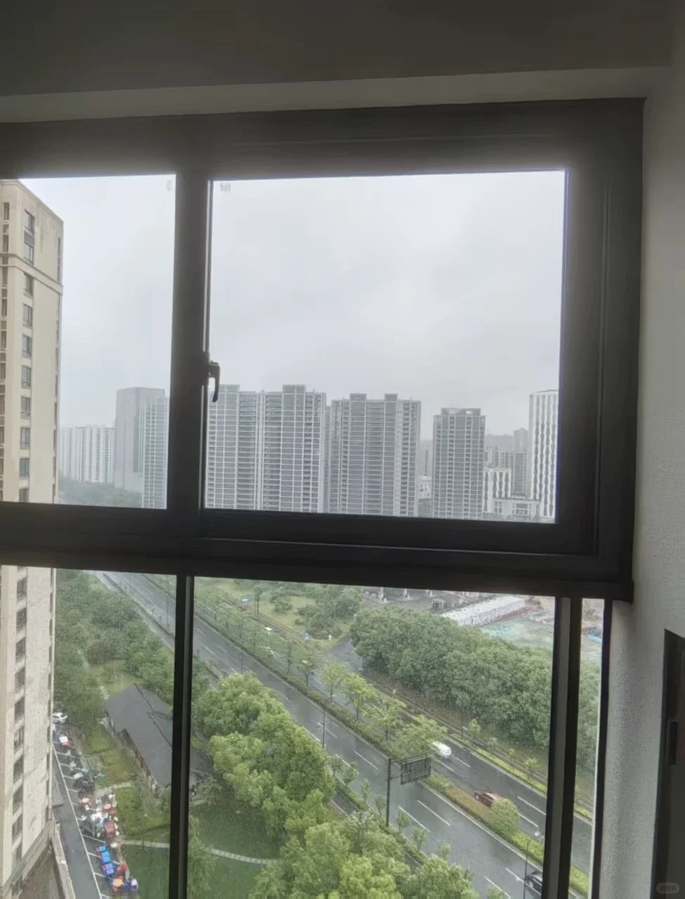 房东本东|出租白洋地铁口新房，两室两厅