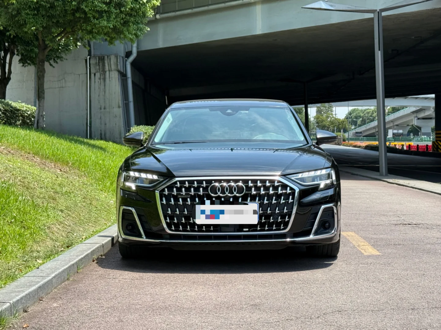 同行求购新款奥迪 A8L