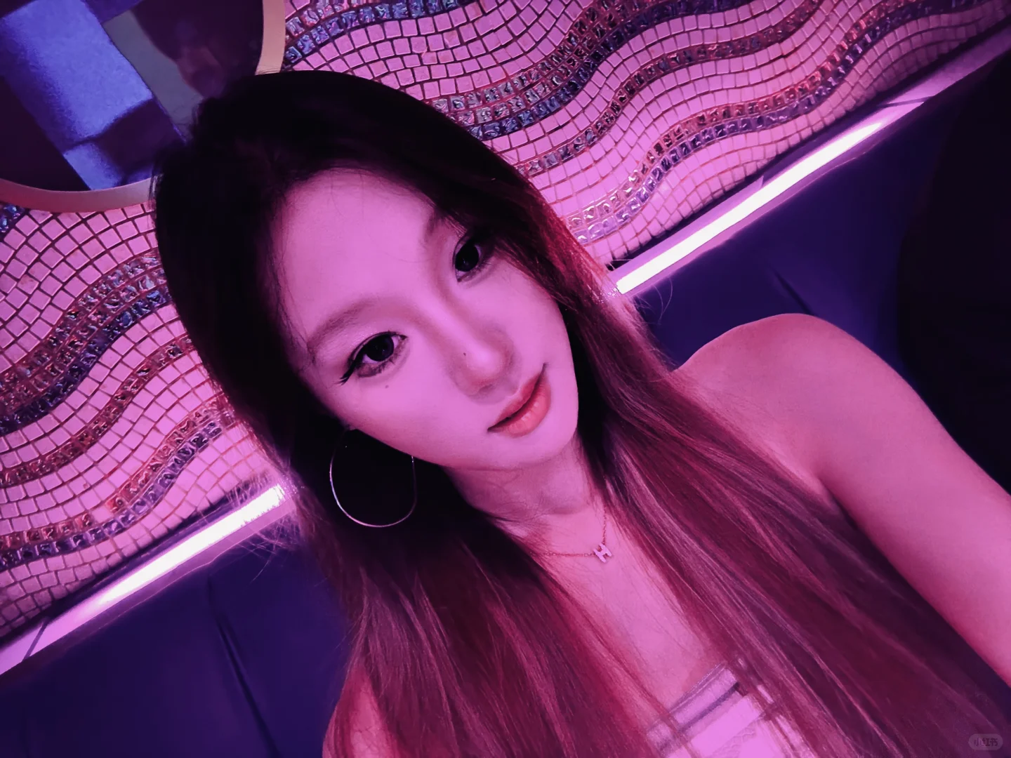 那天霓虹灯太美了 我进了光✨