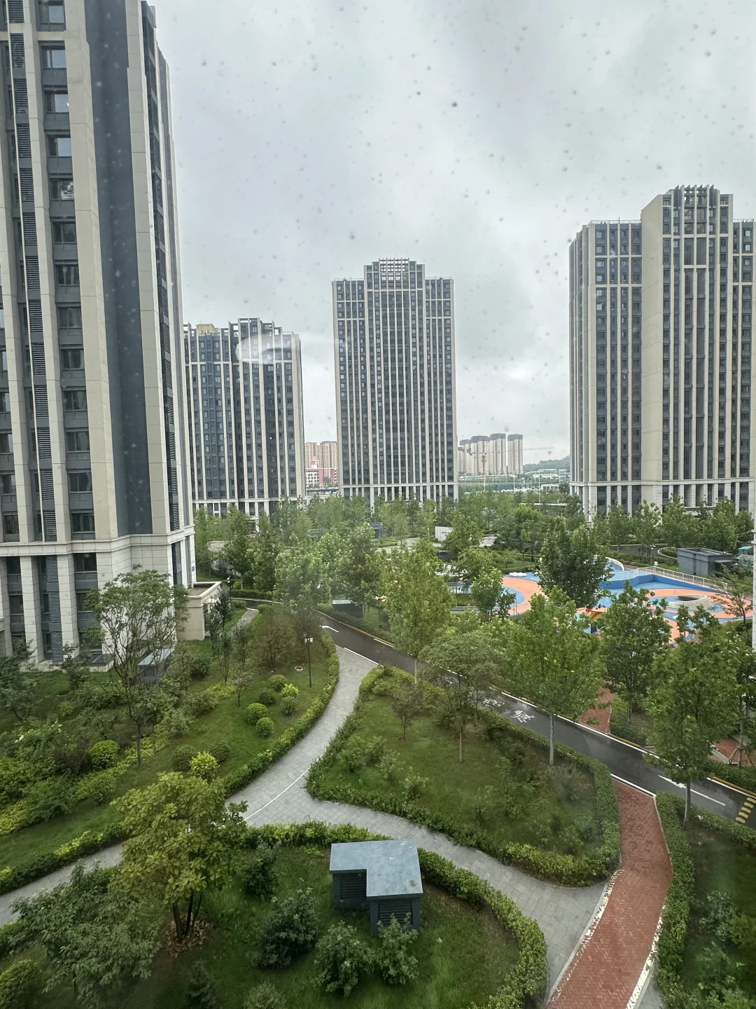 来沾喜气的一套房子