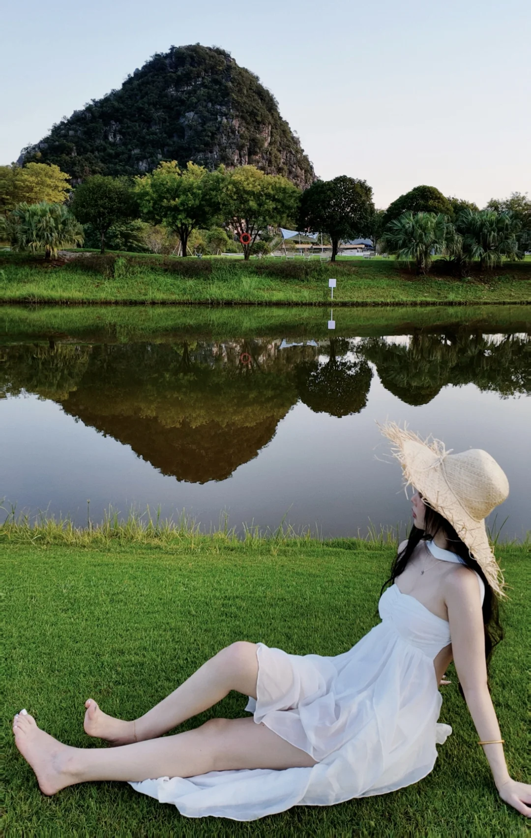 我见青山多妩媚 料青山见我应如是