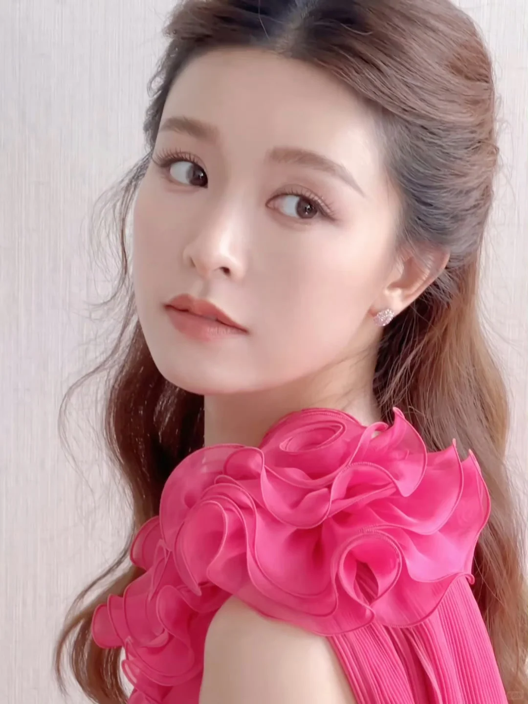 文咏珊，玫瑰花开，美到心坎里了🌹