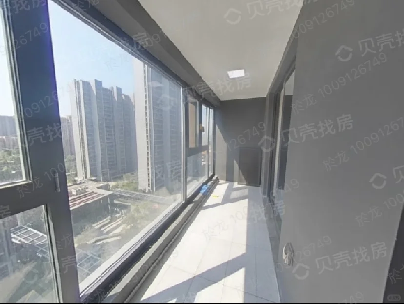 迈皋桥锦麟荣誉府小区次新房出租