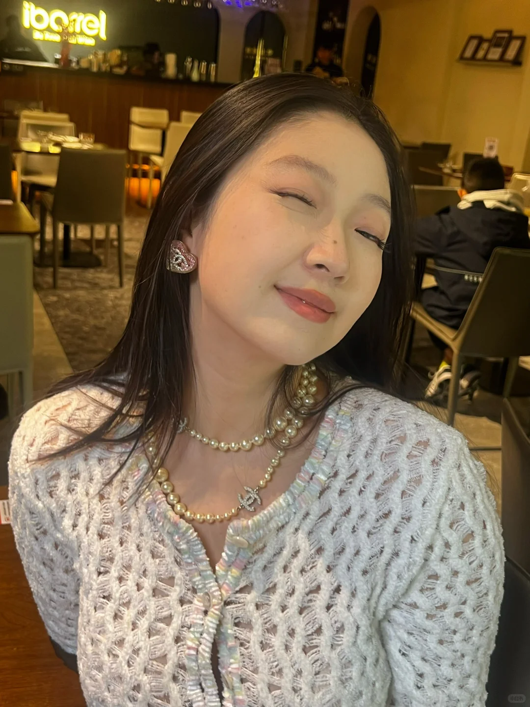 抛个媚眼