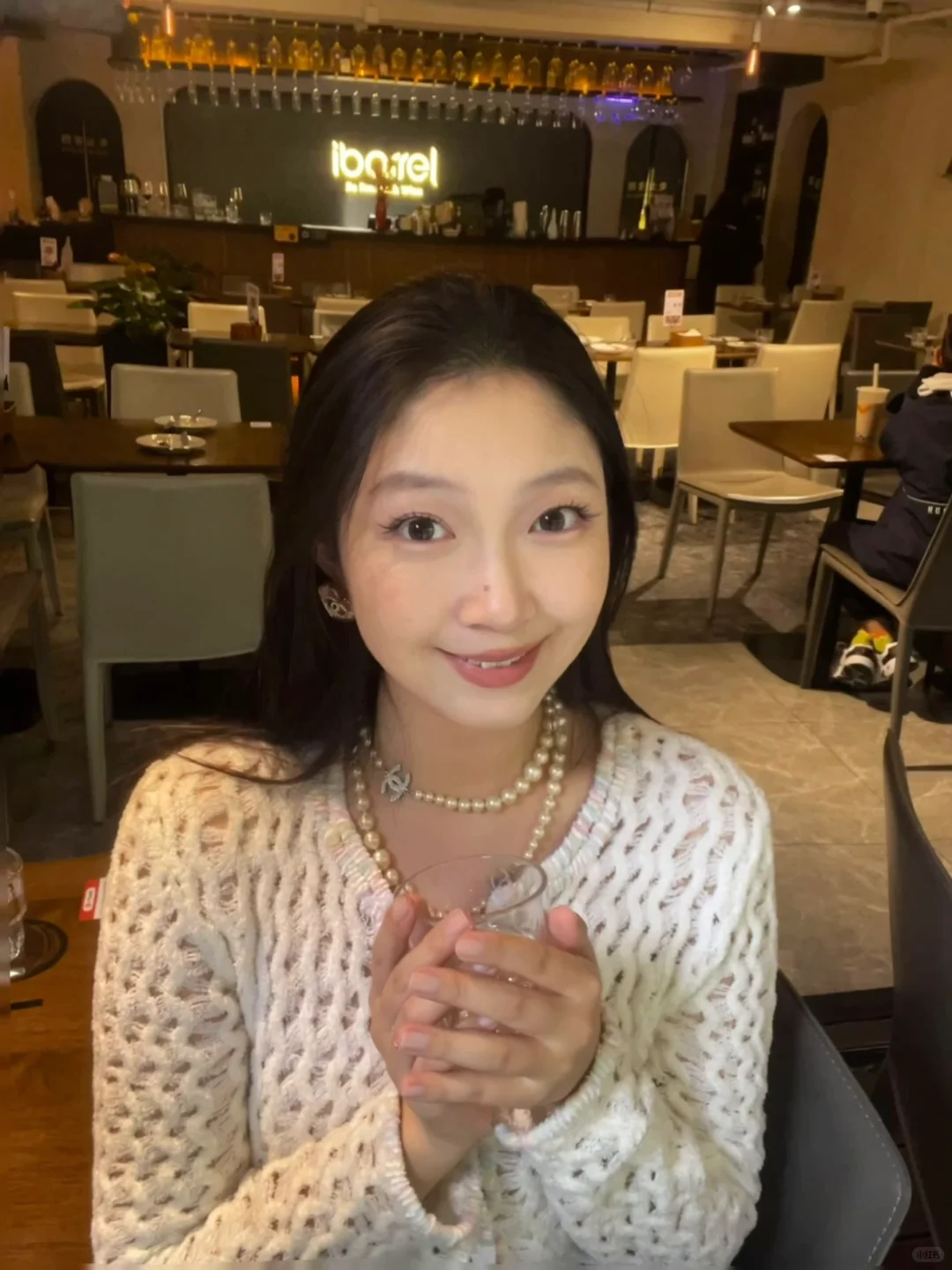 抛个媚眼