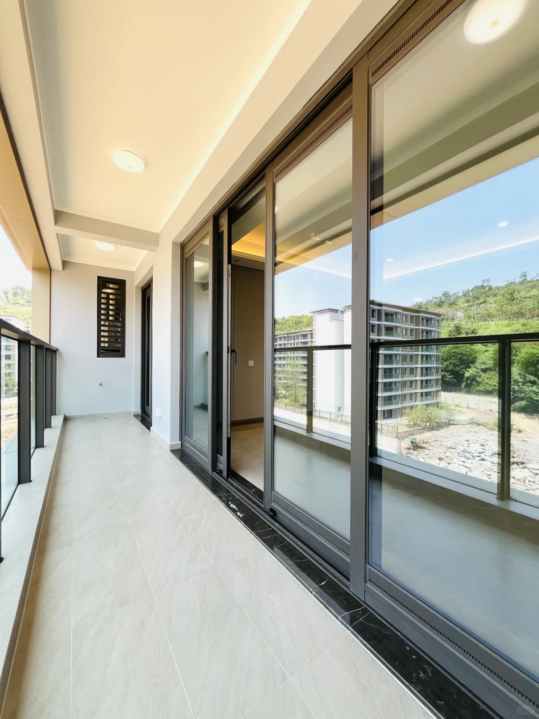 一天都没有住过｜精装横厅三房 一口价93.8万