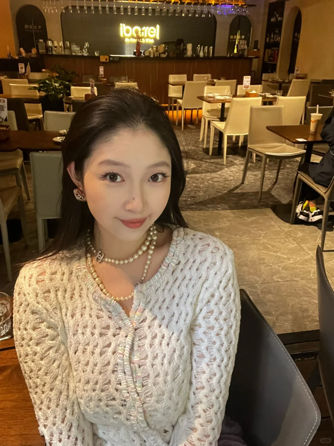 抛个媚眼