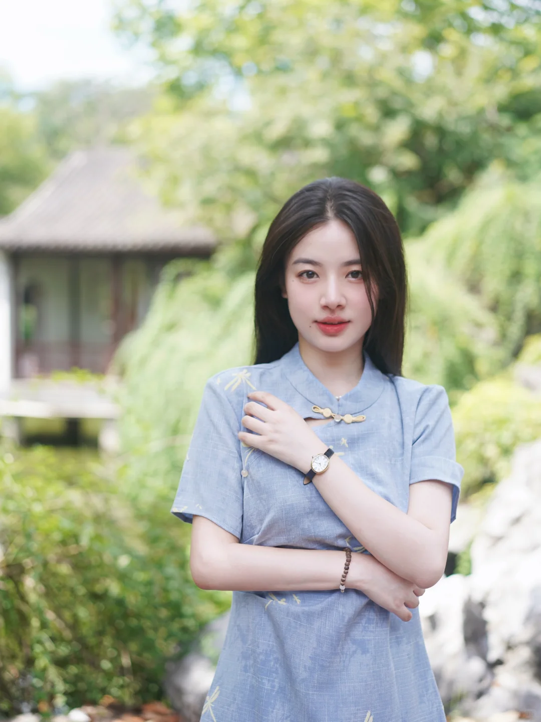 🌿 夏日旗袍漫步｜把温柔融进绿意里