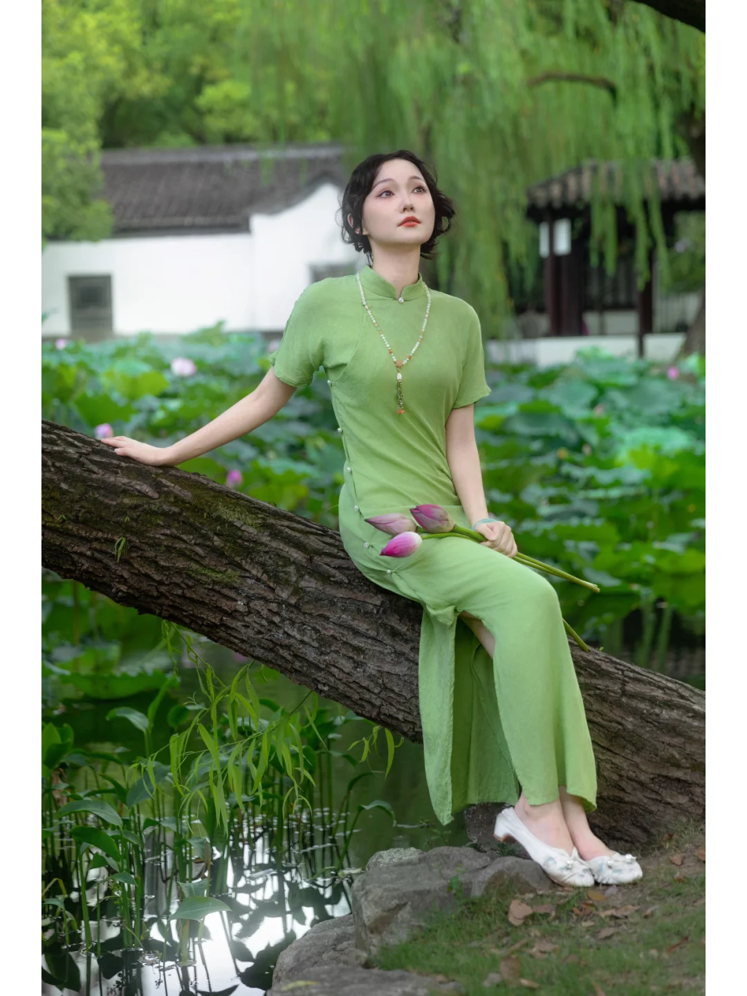 园林旗袍| 一袭绿旗袍穿出江南女子的优雅