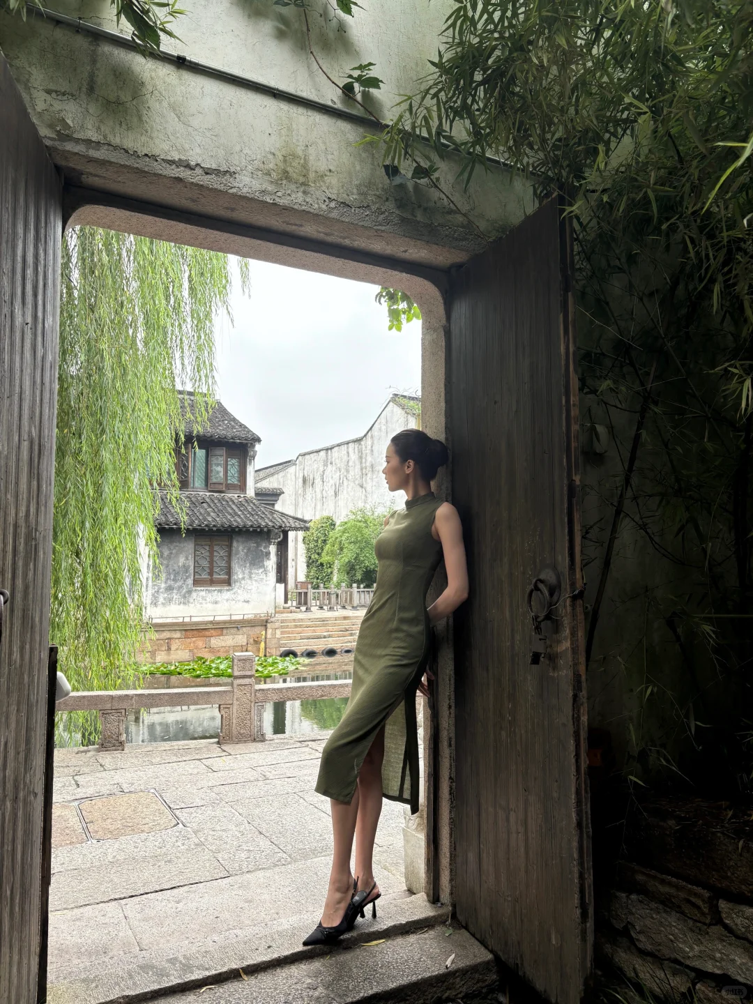 素色旗袍的美
