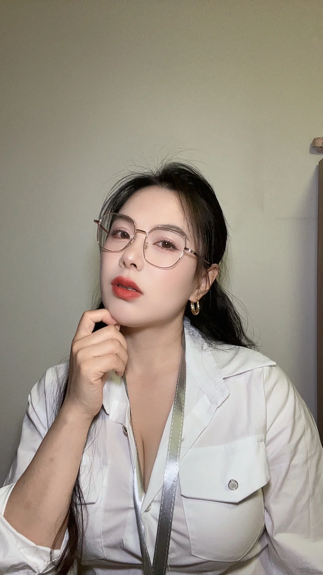 微胖少妇、反差感的魅力女生