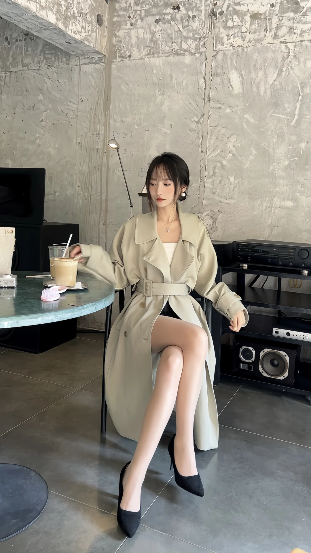 风衣就适合30岁少妇，十几二十岁的别来沾边