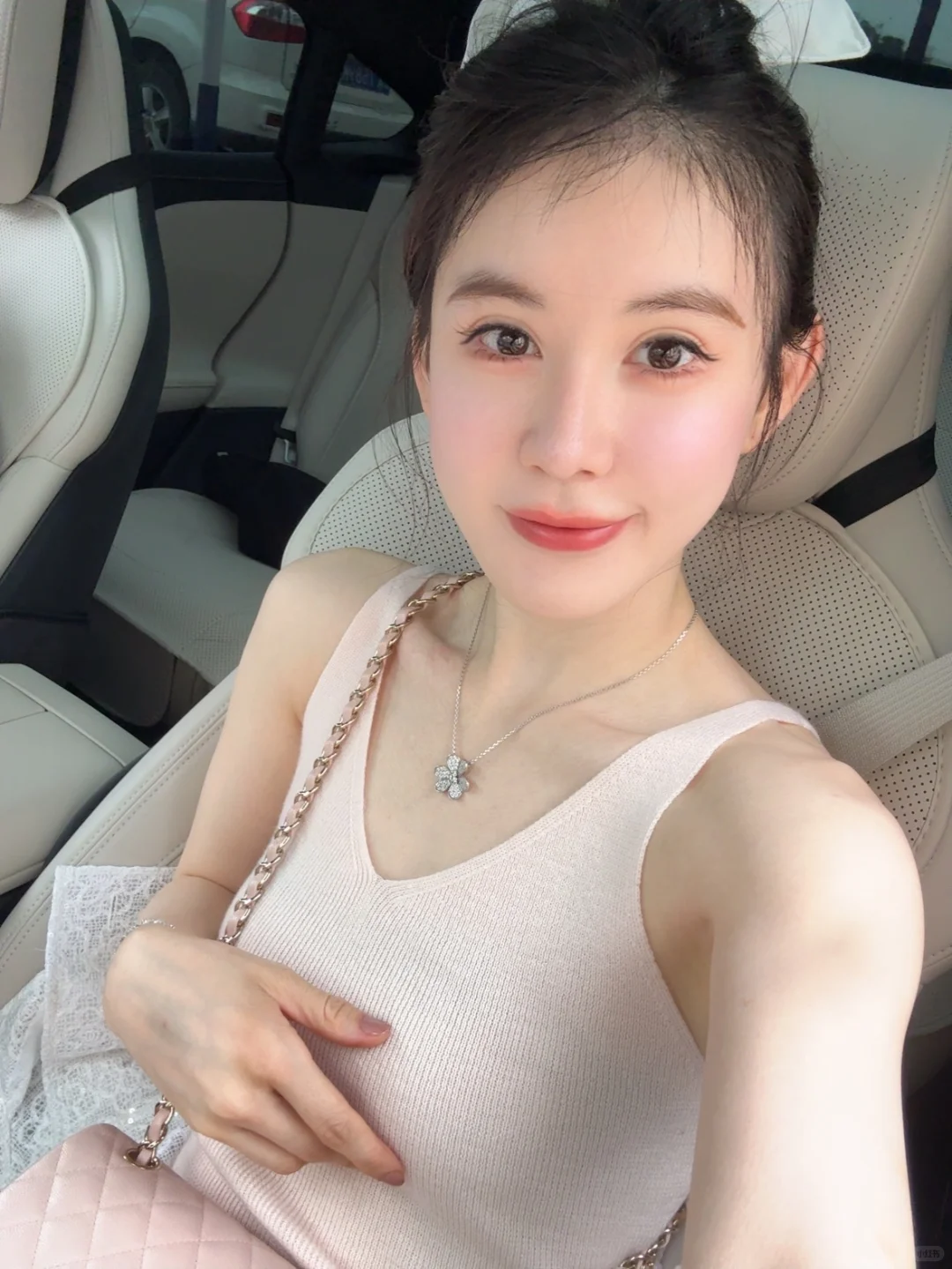 谁的车内自拍不美！😍😍