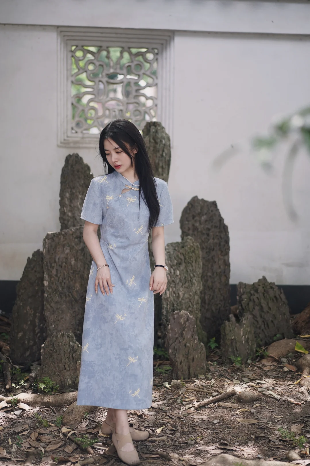 🌿 夏日旗袍漫步｜把温柔融进绿意里