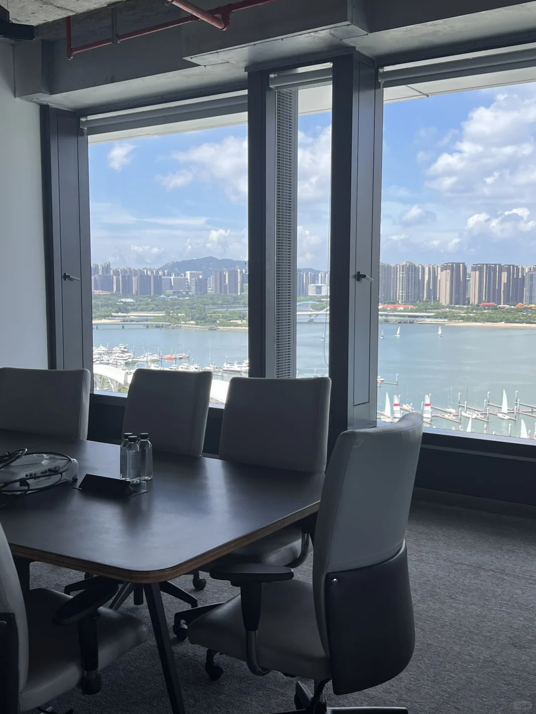 今天的天气也太好了，在风景里上班怎么样？