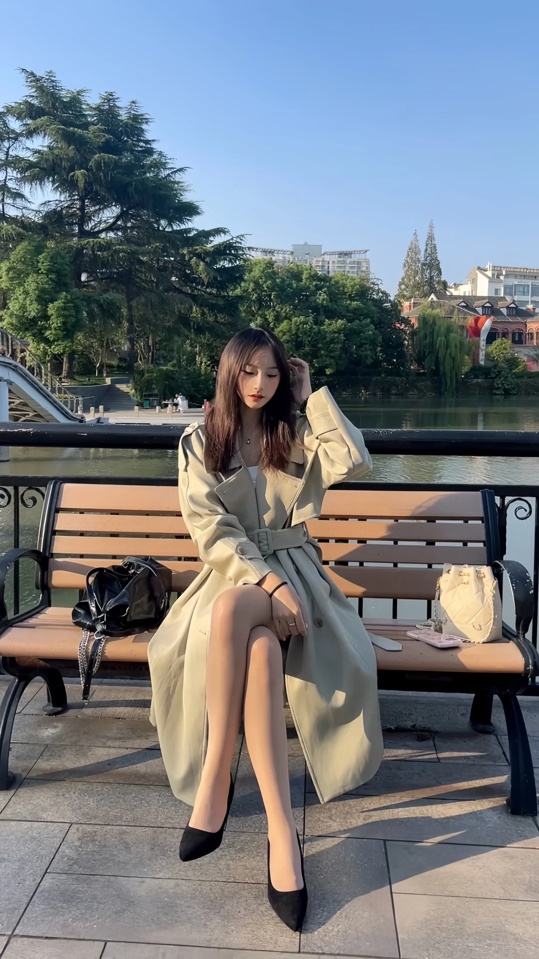 风衣就适合30岁少妇，十几二十岁的别来沾边