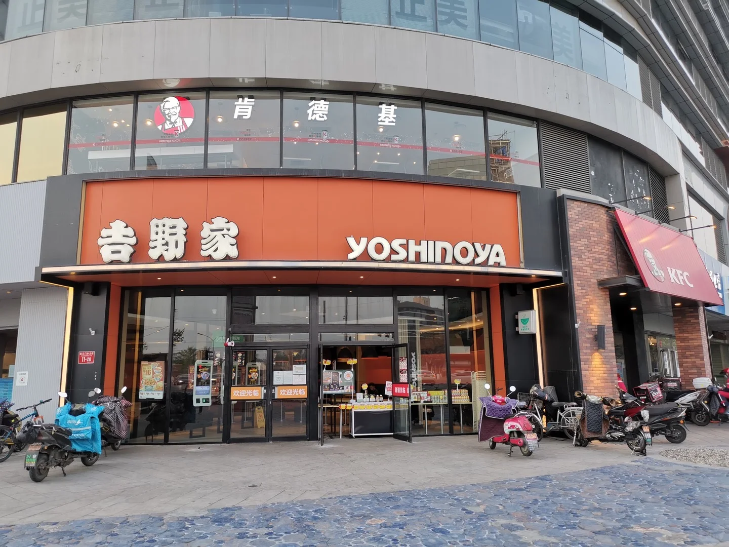 守着地铁口的「印钞小铺子」忍痛出手