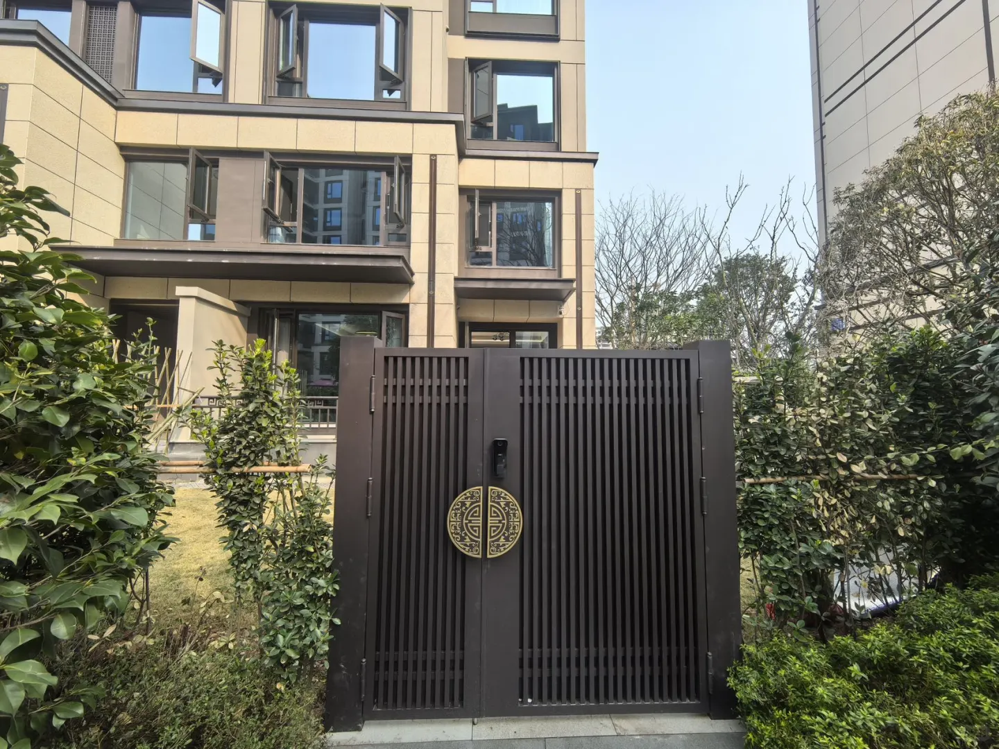 实拍 城南带露台花园院子出租