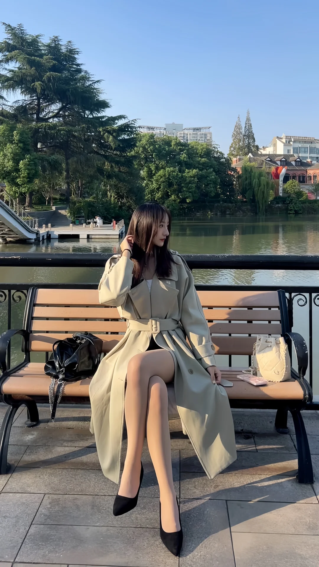 风衣就适合30岁少妇，十几二十岁的别来沾边
