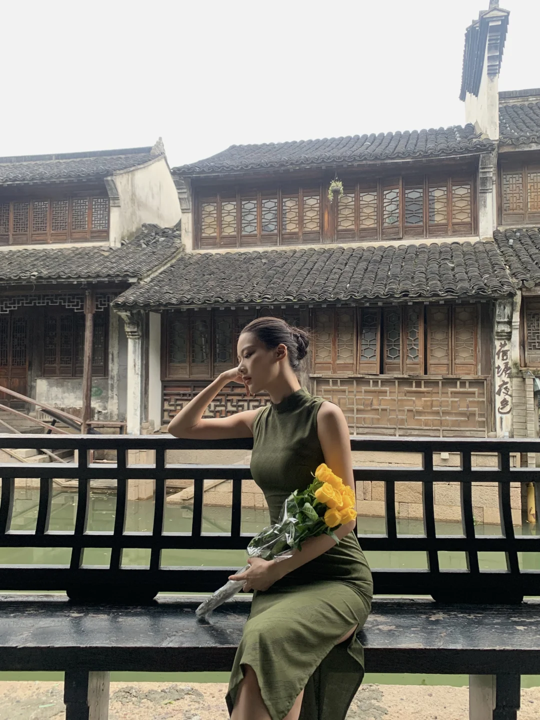 素色旗袍的美