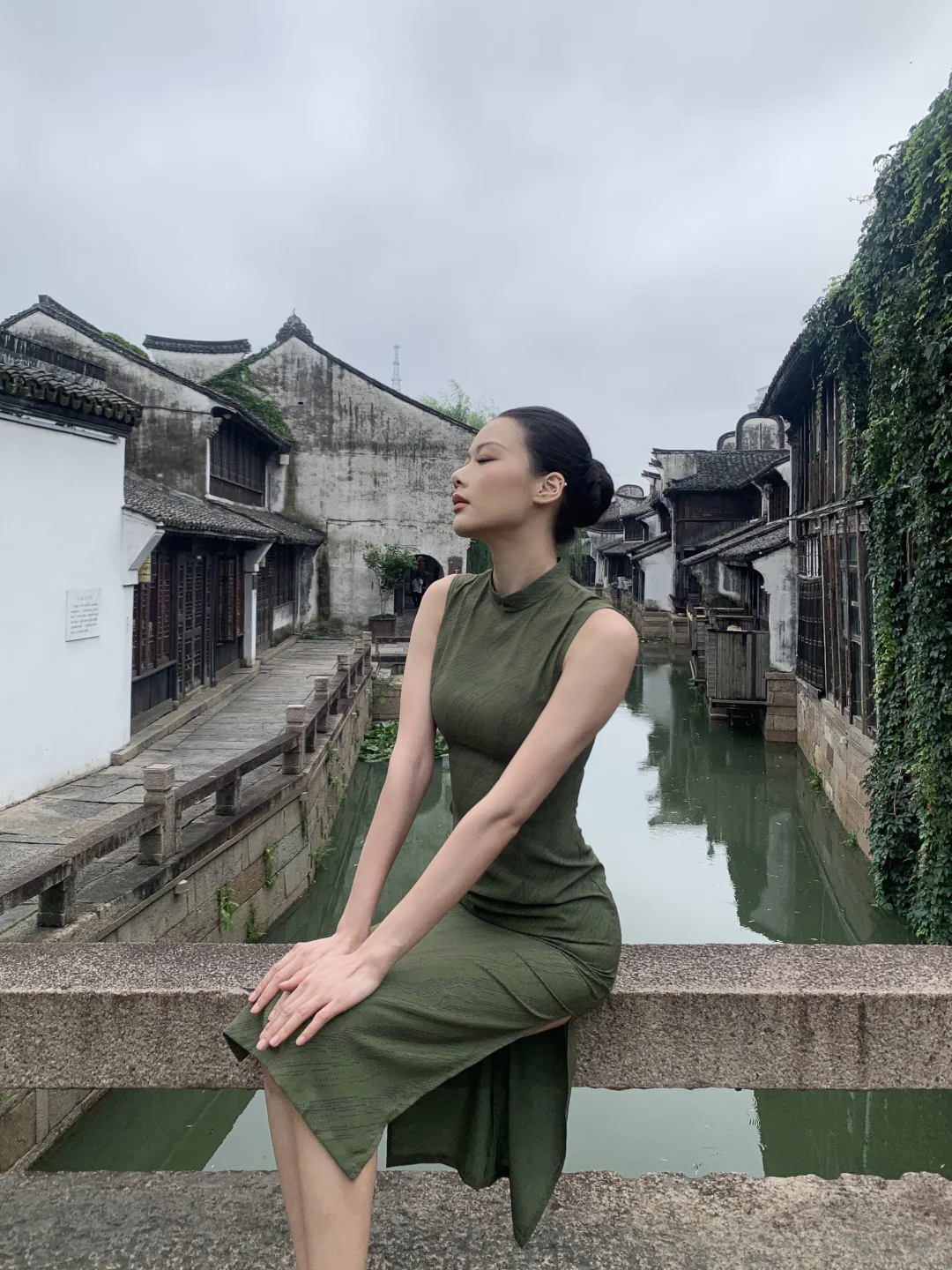 素色旗袍的美
