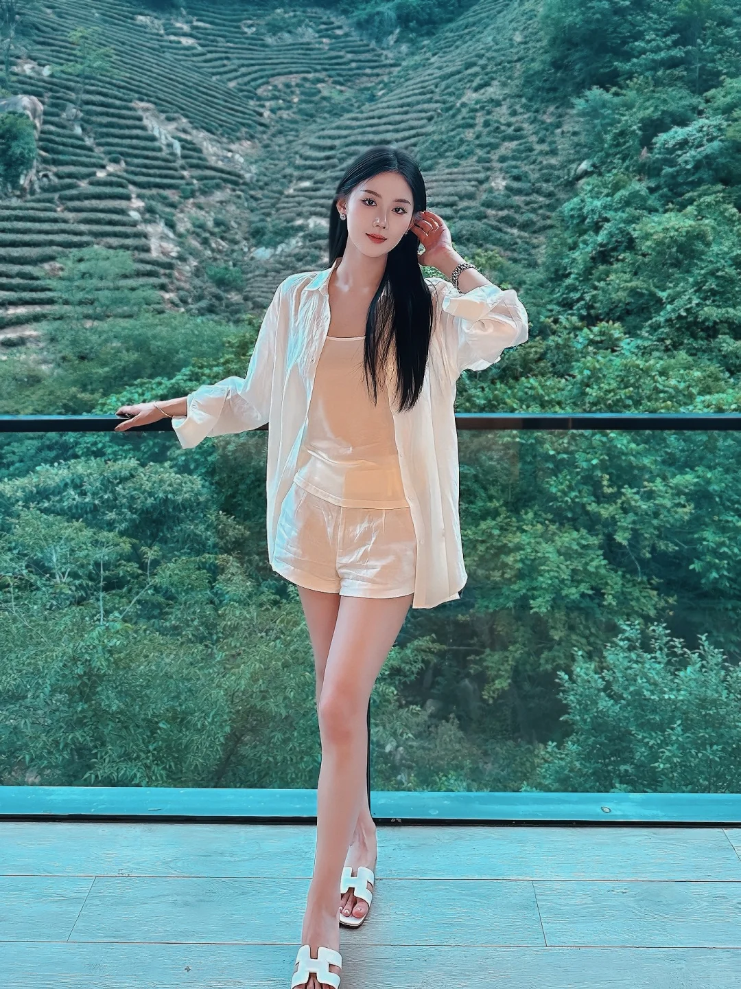 被她甜醒了，是谁的梦中情女