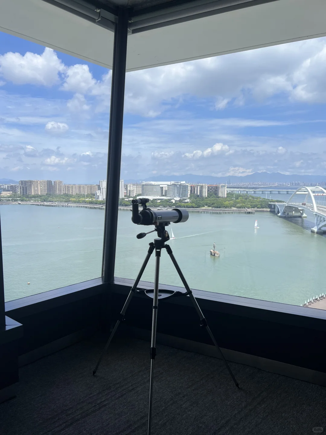 今天的天气也太好了，在风景里上班怎么样？