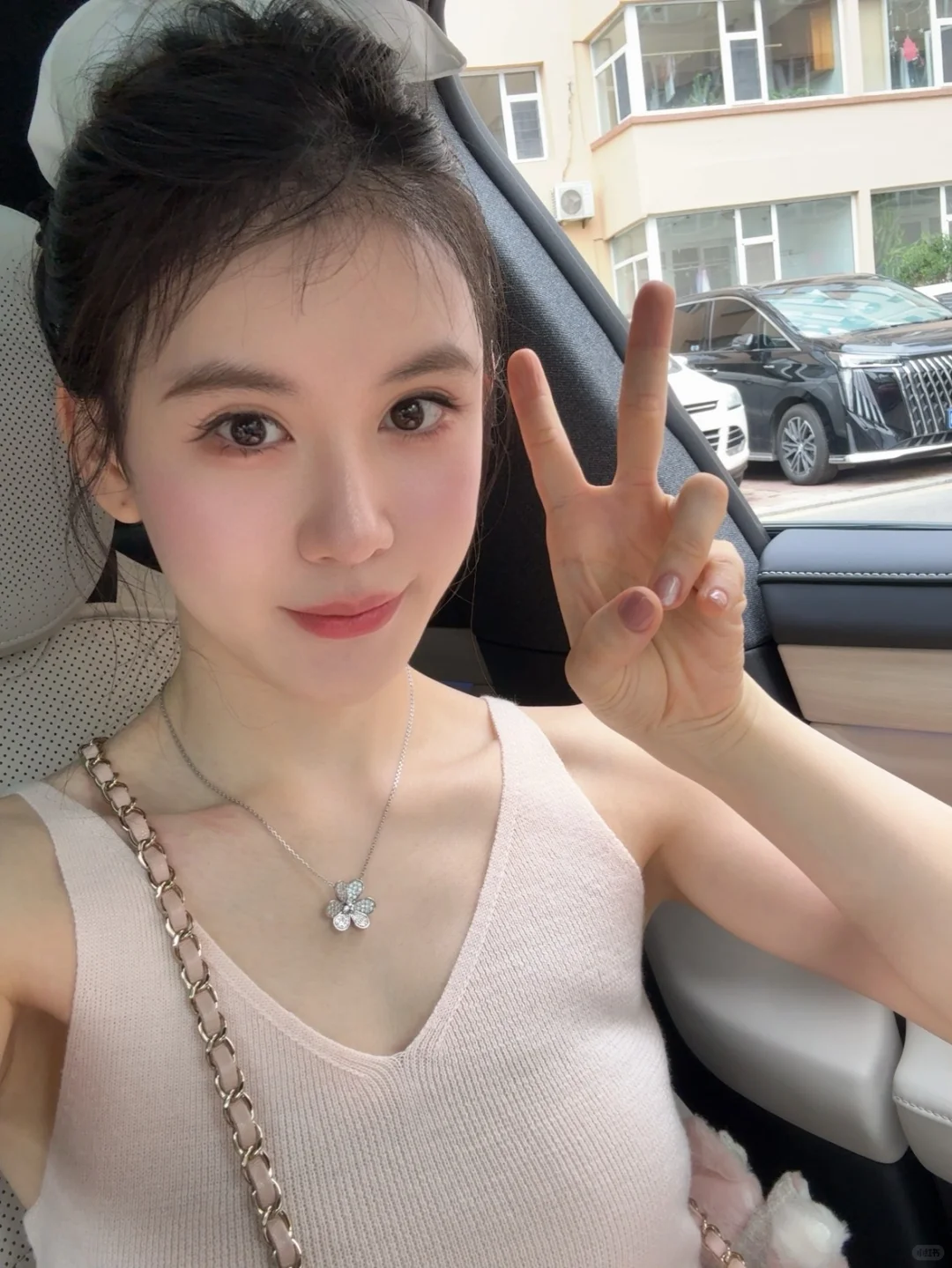 谁的车内自拍不美！😍😍