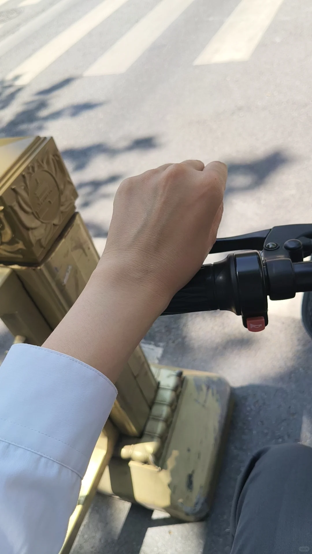 黝黑黝黑看房的一天