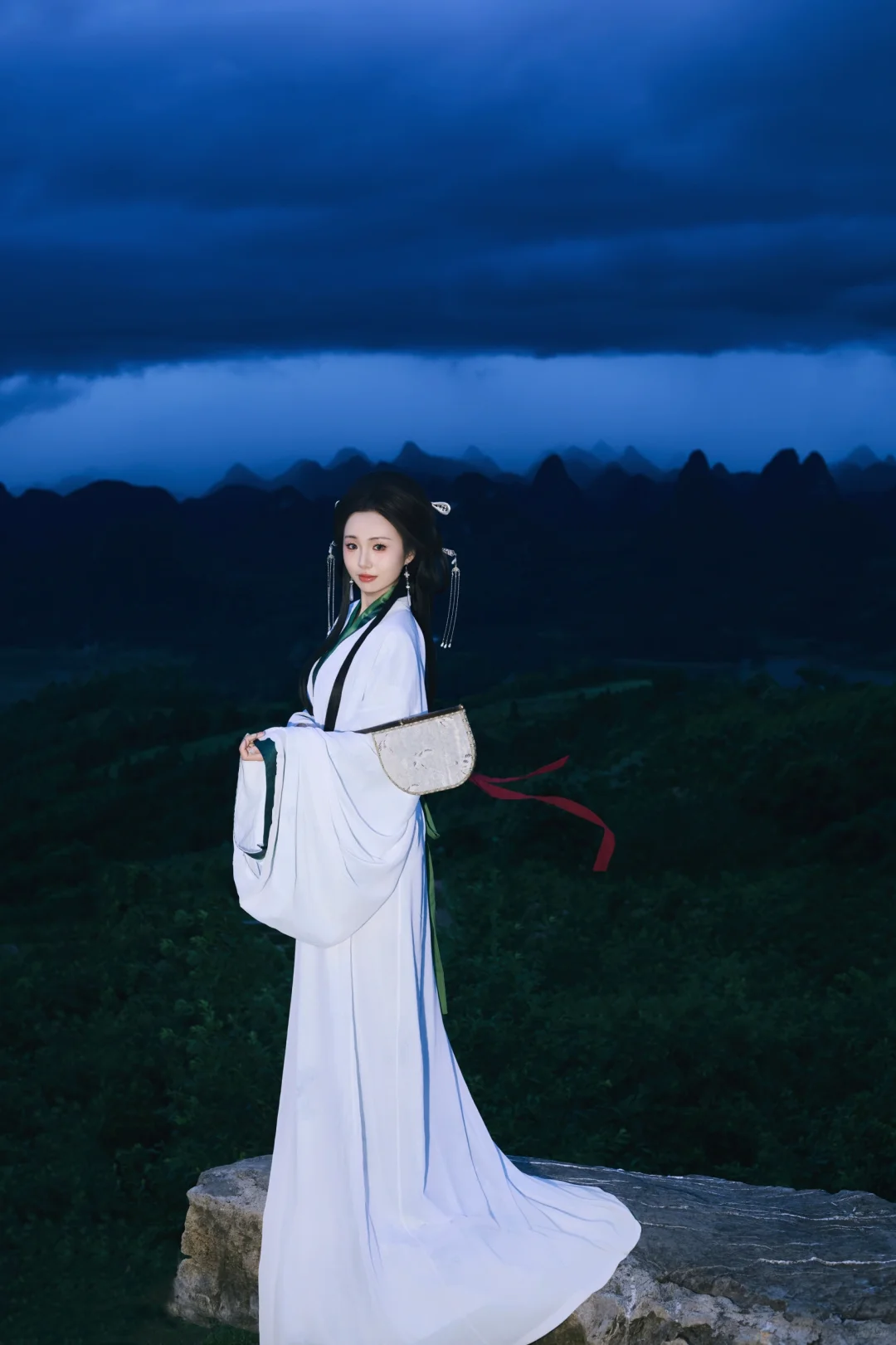 水墨转场，我见青山多妩媚