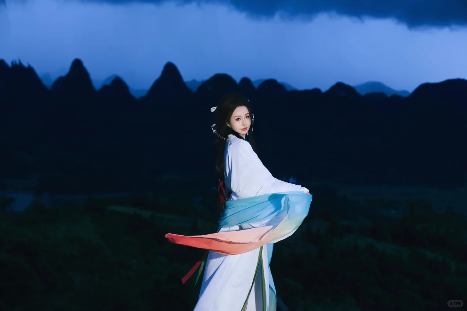 水墨转场，我见青山多妩媚