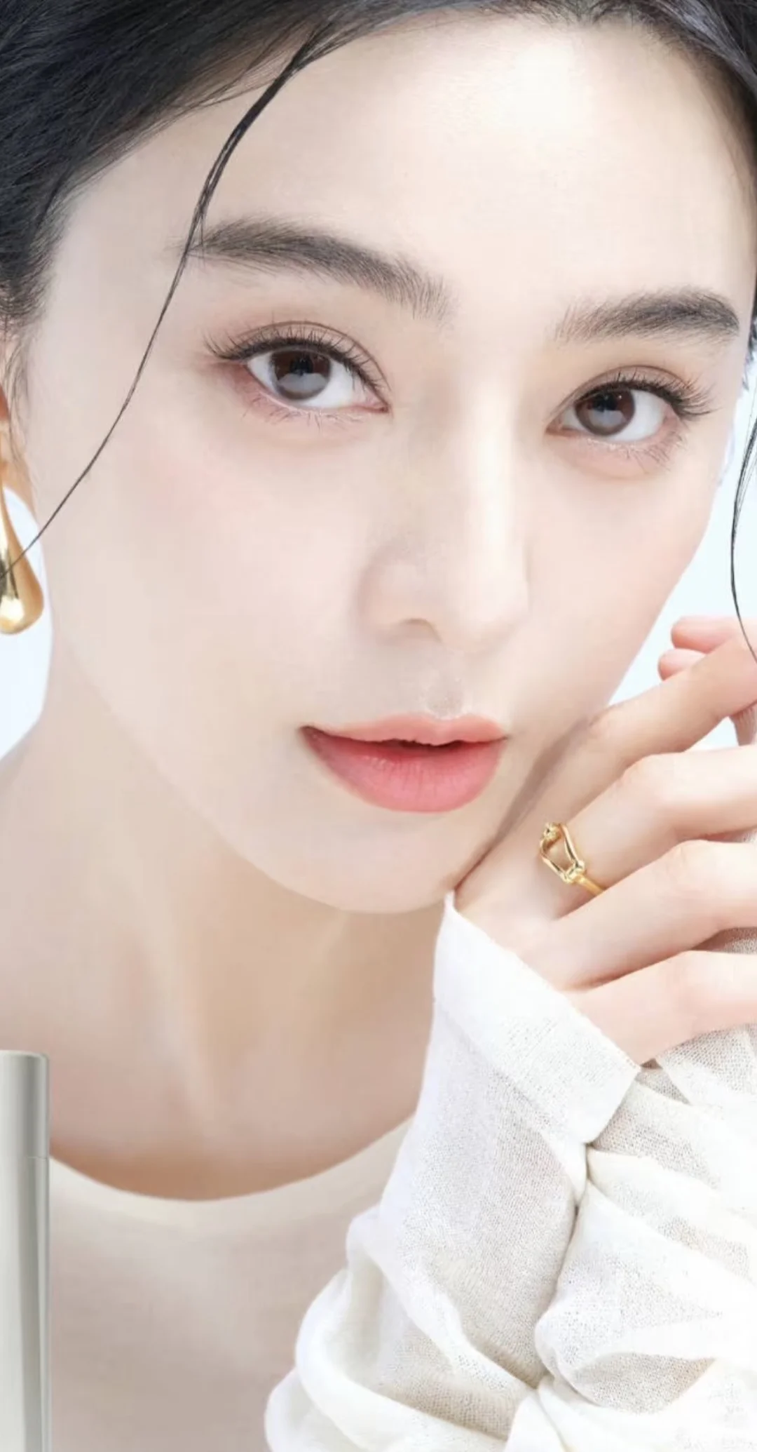 范冰冰不愧是狐狸眼模板，简直美翻了