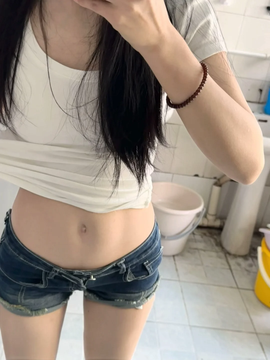 挖到了超级显瘦不漏 pp 的辣妹牛仔！！