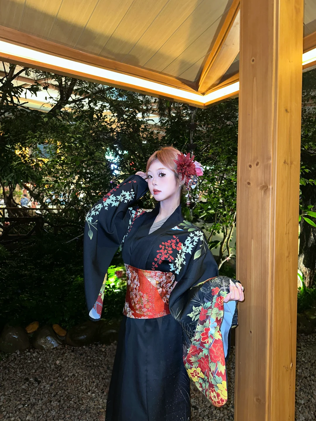 “自是妖艳时分最惑人”