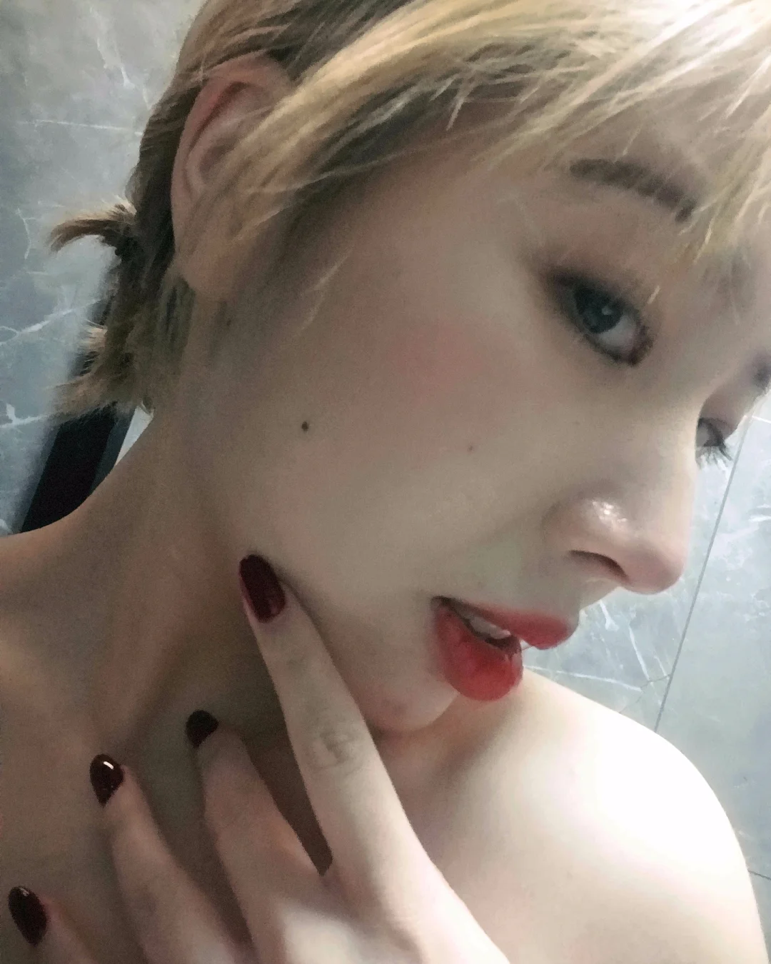 媚眼传情