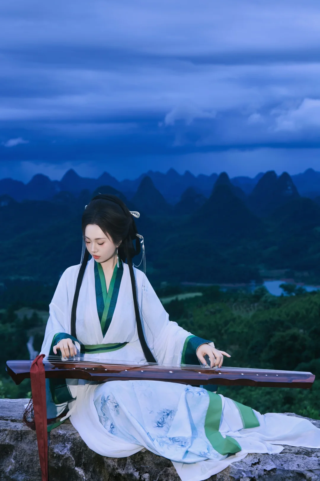 水墨转场，我见青山多妩媚