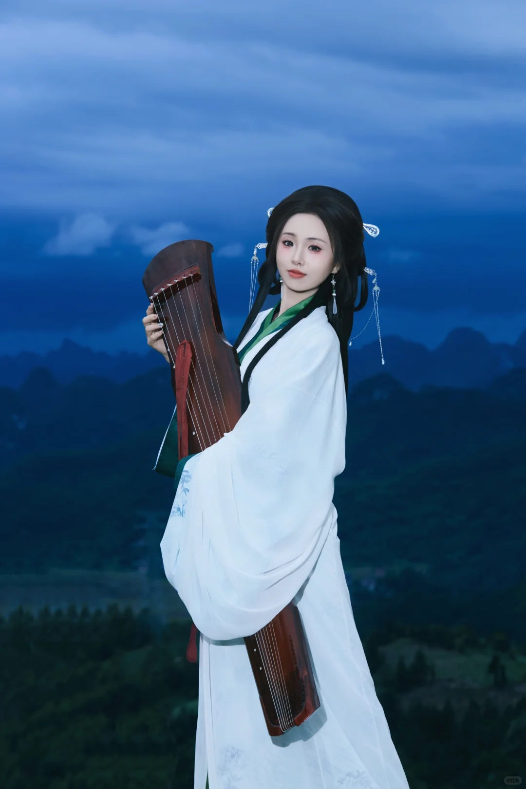 水墨转场，我见青山多妩媚