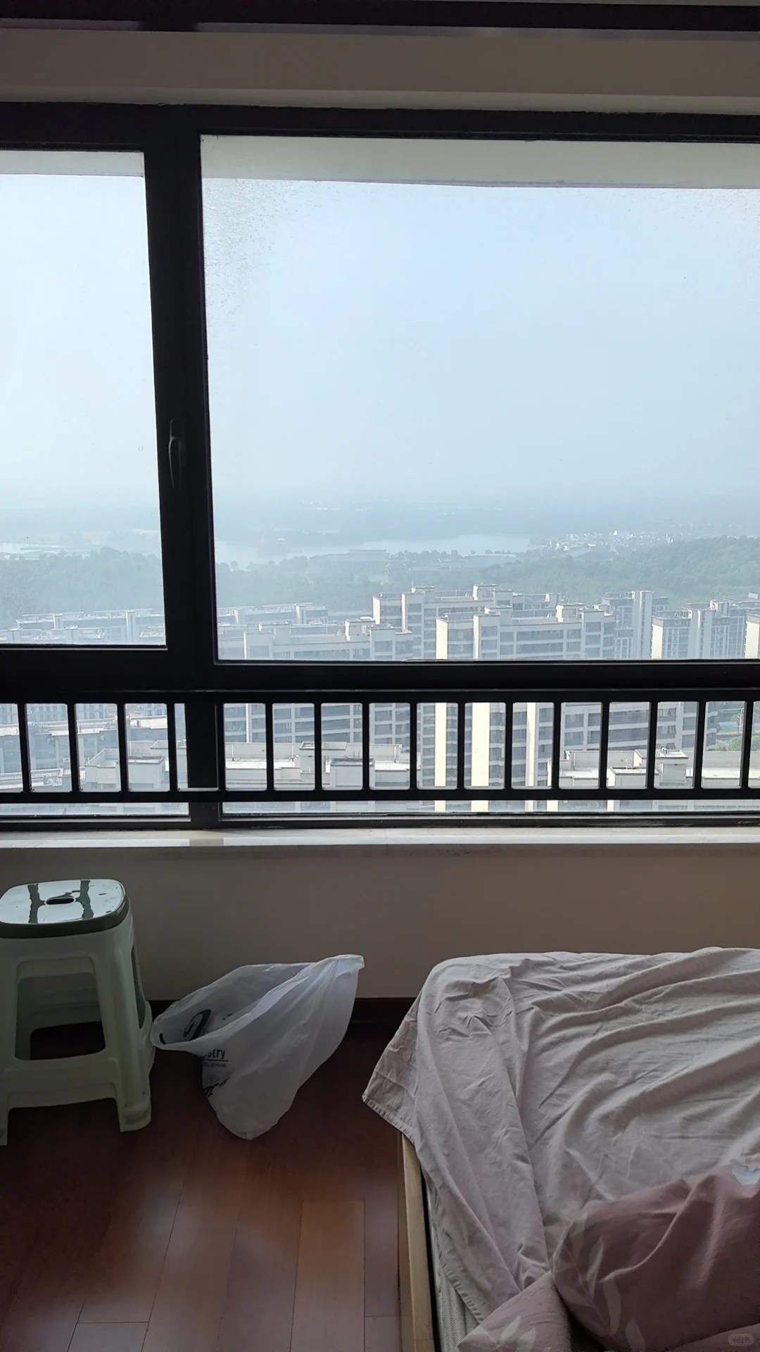 自住的房子都卖了，租房等新房