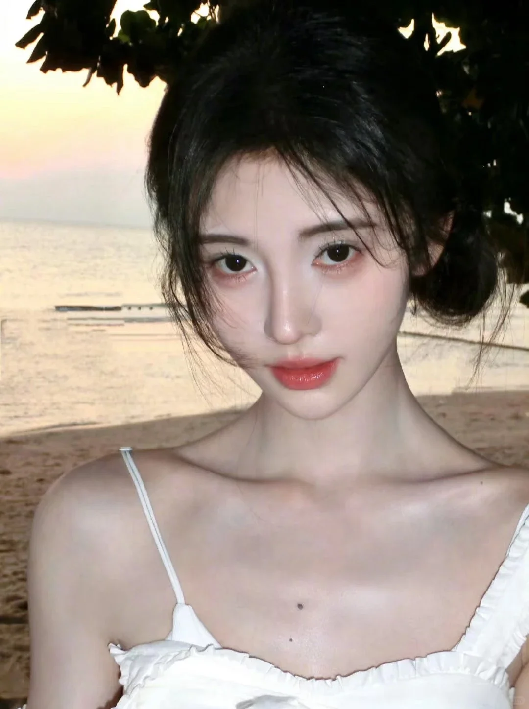 她的眼睛是“氛围感钓系眼”的顶配了吧❓