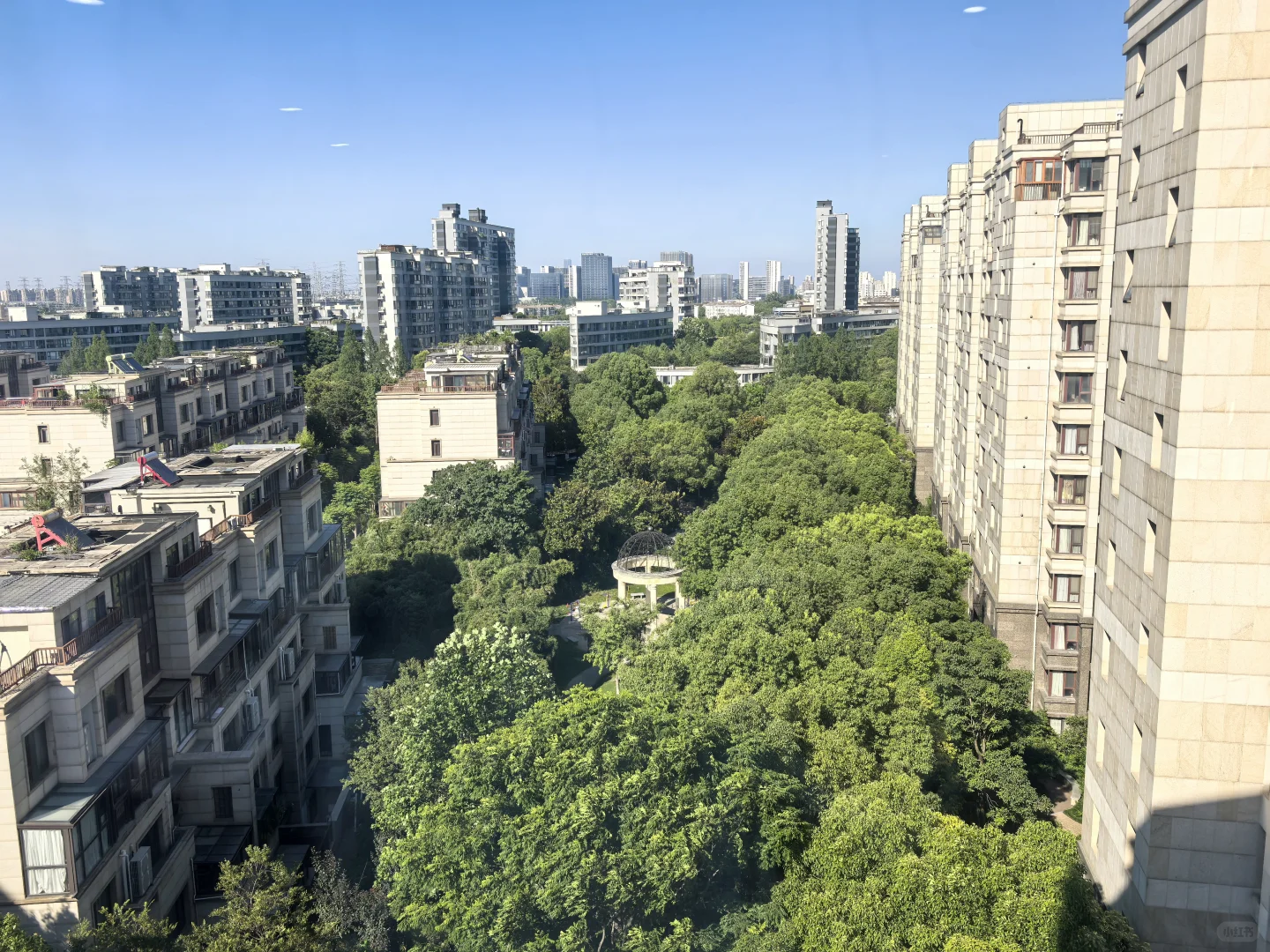 考虑了好久，600万出头，卖！！！次新房。