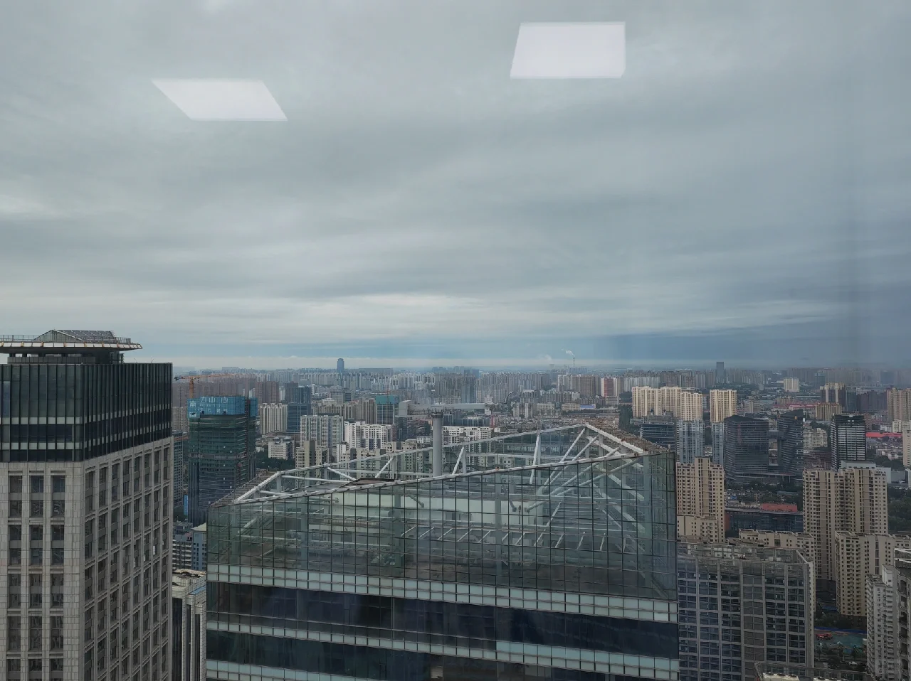 房地产实习生：地产暴雷，买房人怎么办？
