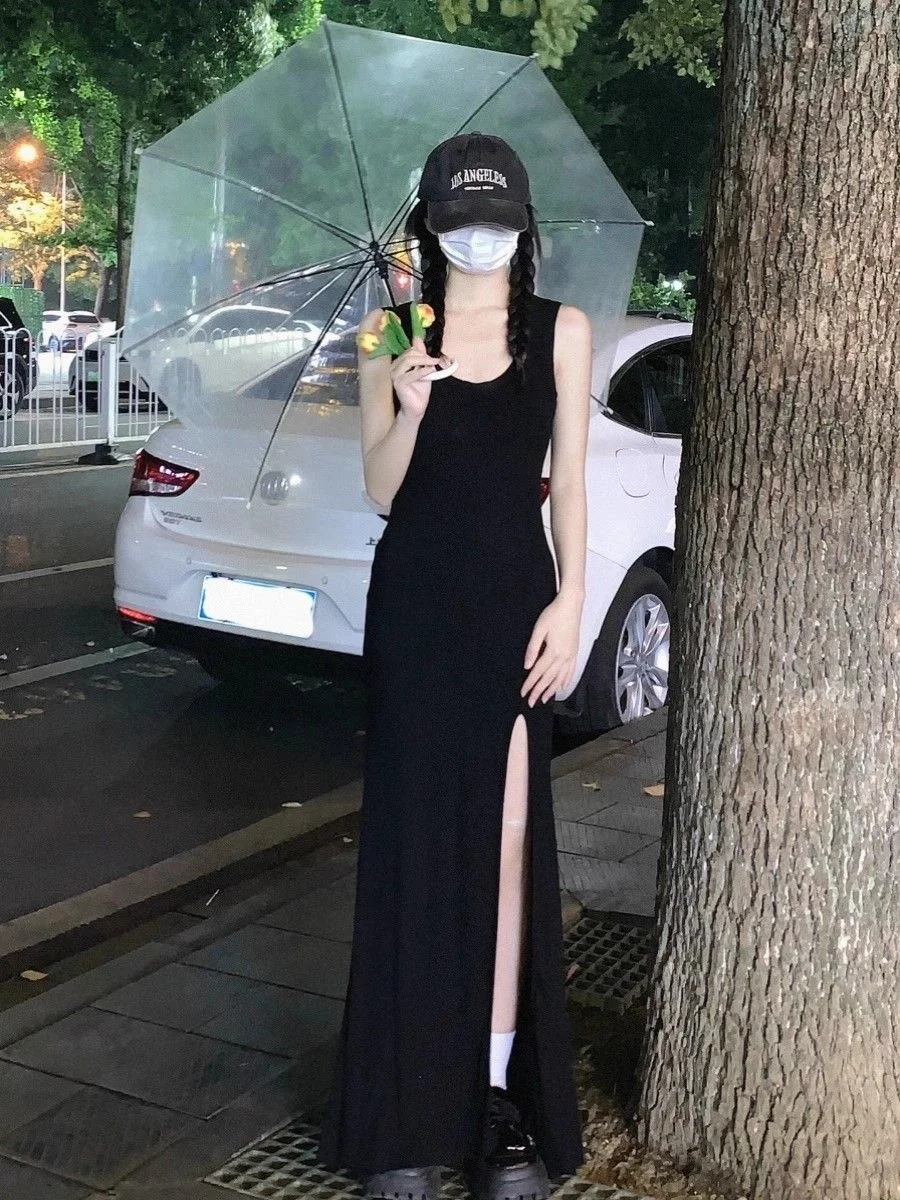 辣妹开衩法式纯欲辣妹坠感包臀连衣裙、
