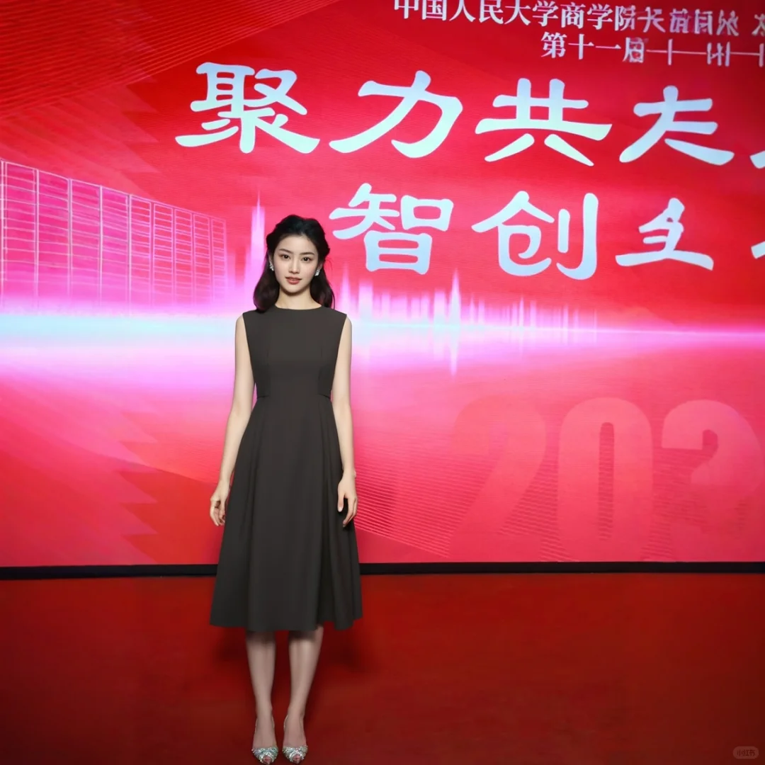黑色连衣裙，气质女神范👗