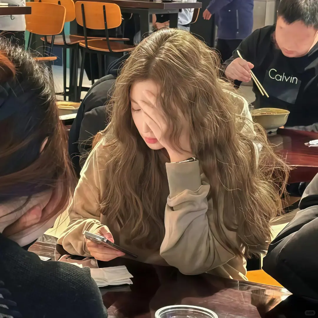 “她眼眸中隐约的是孤寂”